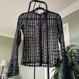 Stylenanda Black Transparent Lace Bell Cuff Sleeves